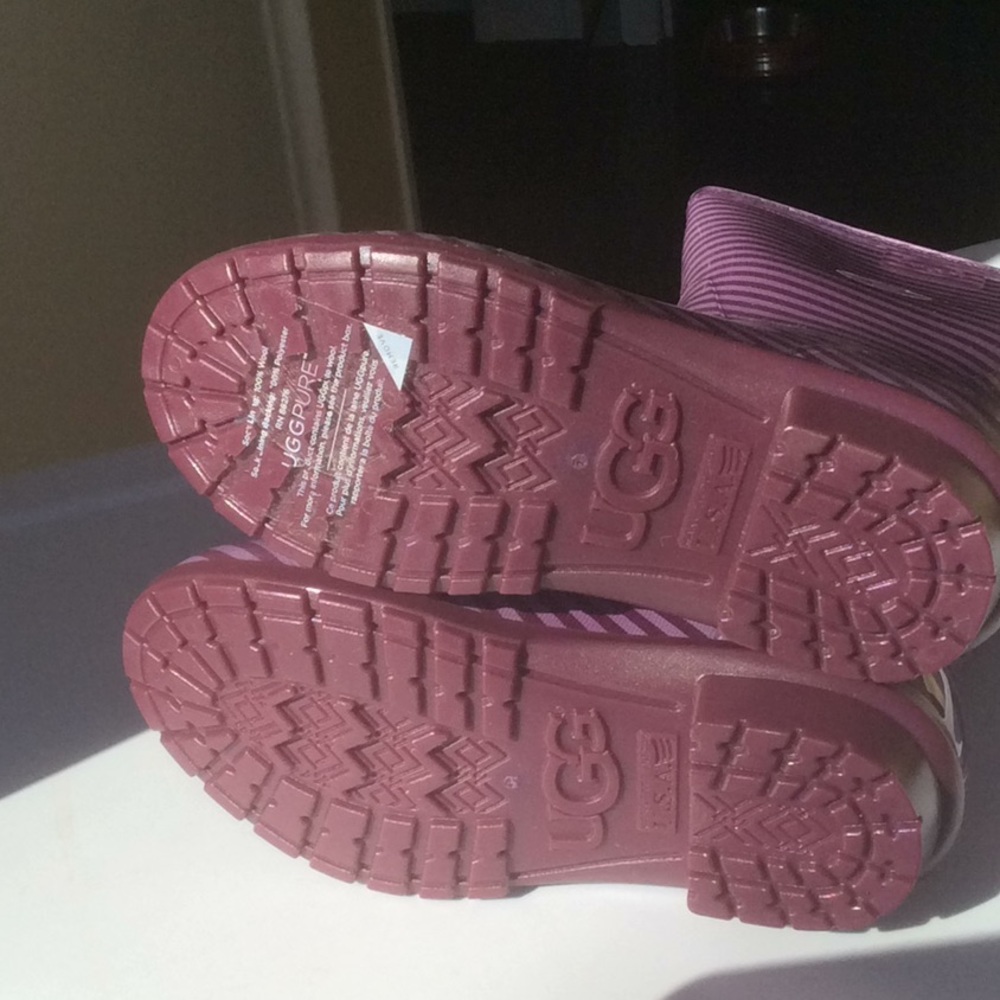 NIB ! UGG Kids Ranna Rain Boots - Picture 4 of 4